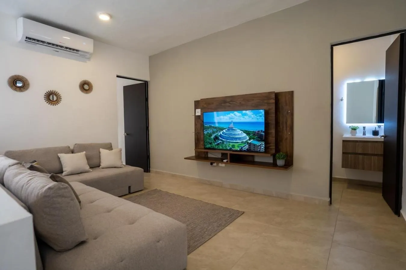 3Br Modern House Located In Downtown'S Heart Villa Cancun Mexico